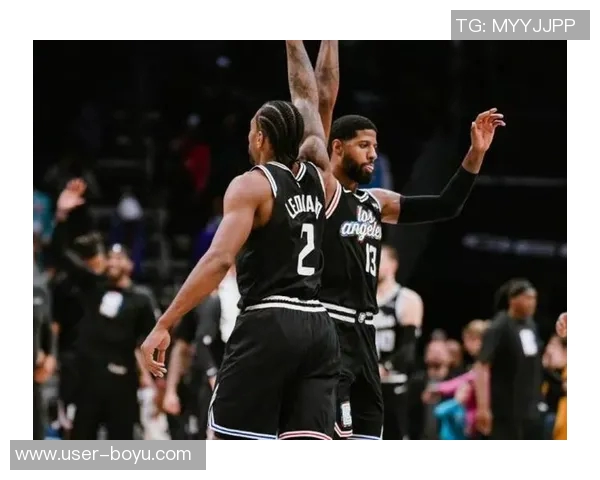 伦纳德遭严密防守半场表现平平仅得14分4板3助2断仍展现巨星风范